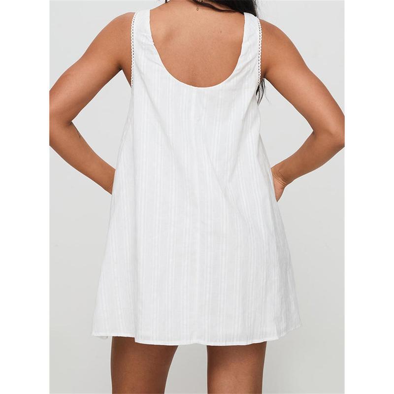 🔥 Meilleure vente | Robe mini trapèze blanche à col rond et volants smockés pour femme, style décontracté, idéale pour la plage ou les vacances.