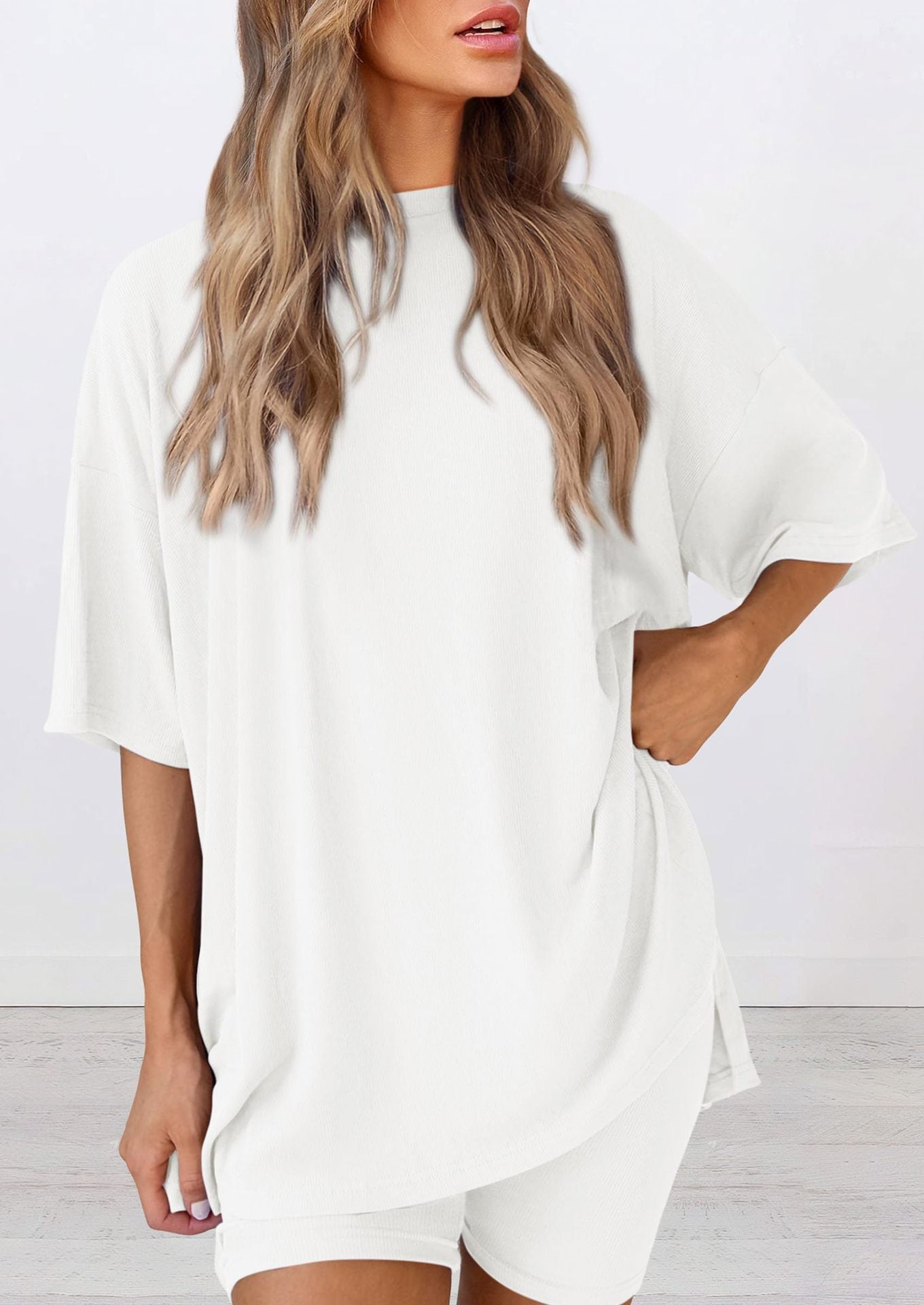 ⚡Stock limité | Ensemble deux pièces pour femme, col rond, t-shirt oversize à ourlet fendu, idéal pour l'été et les moments de détente. Tissu viscose doux et confortable, parfait pour la maison ou comme pyjama douillet. 
