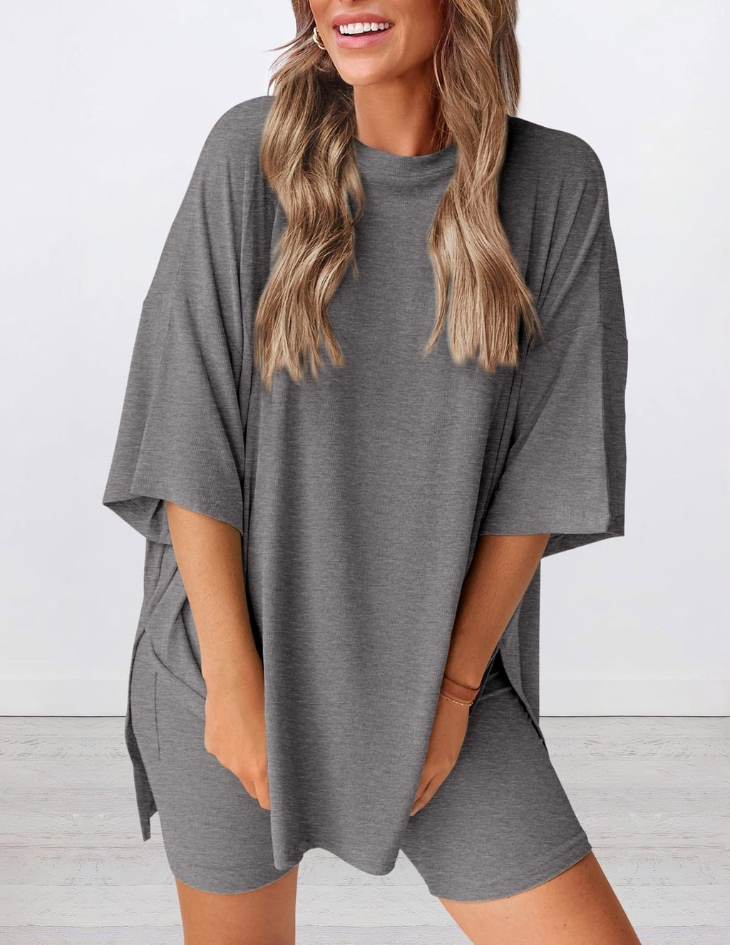 ⚡Stock limité | Ensemble deux pièces pour femme, col rond, t-shirt oversize à ourlet fendu, idéal pour l'été et les moments de détente. Tissu viscose doux et confortable, parfait pour la maison ou comme pyjama douillet. 