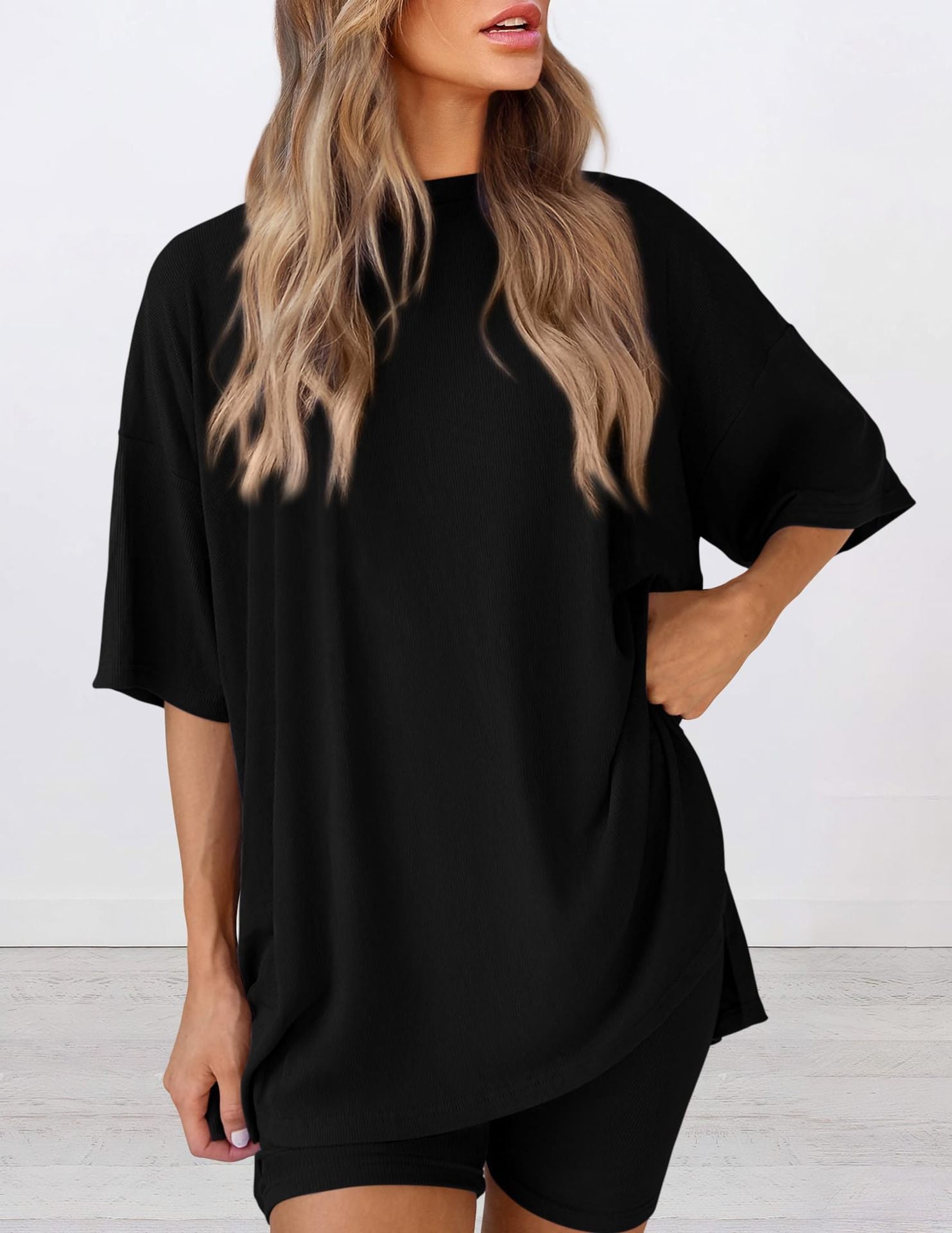 ⚡Stock limité | Ensemble deux pièces pour femme, col rond, t-shirt oversize à ourlet fendu, idéal pour l'été et les moments de détente. Tissu viscose doux et confortable, parfait pour la maison ou comme pyjama douillet. 